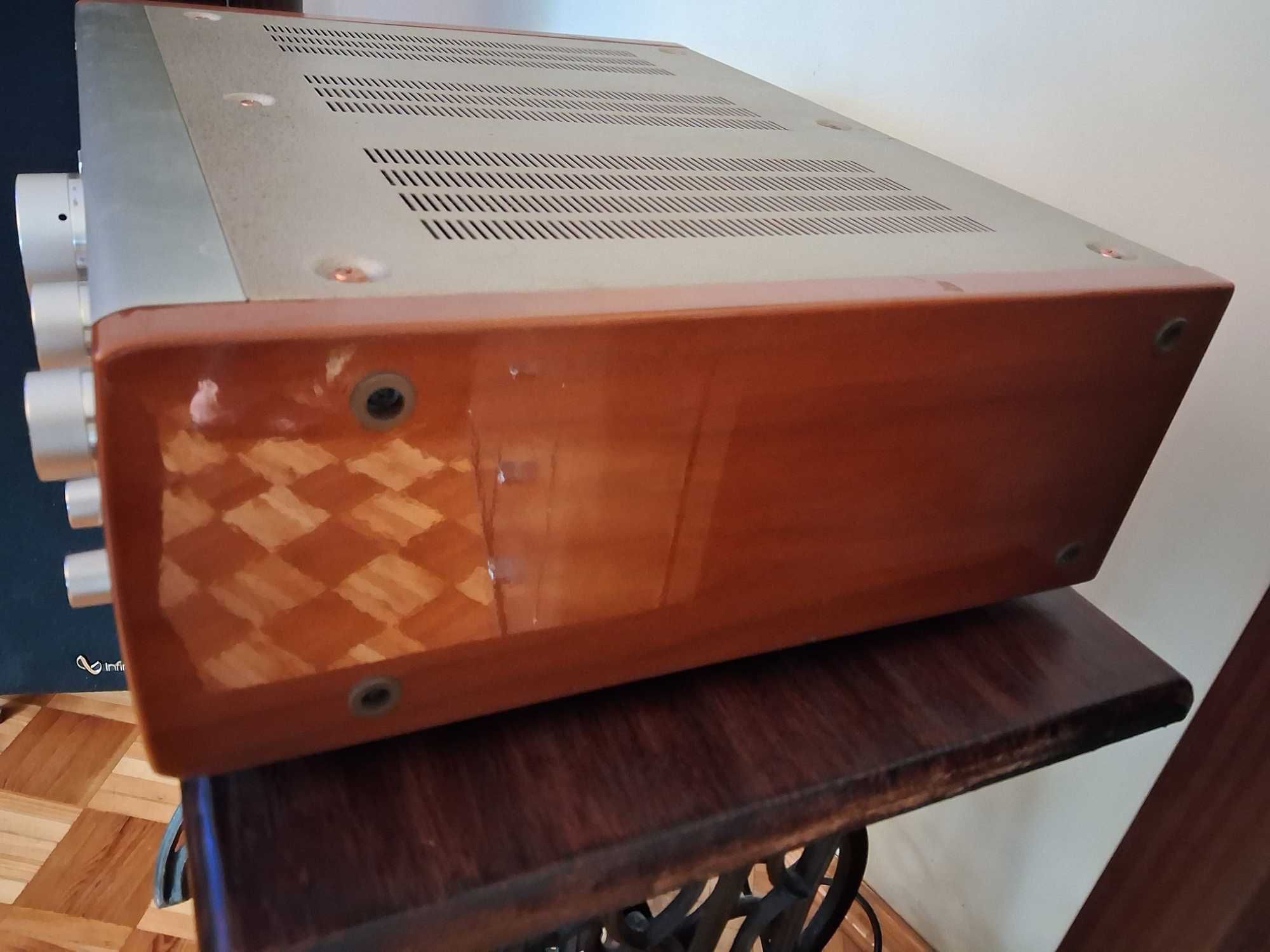 Wzmacniacz SANSUI 907MR
