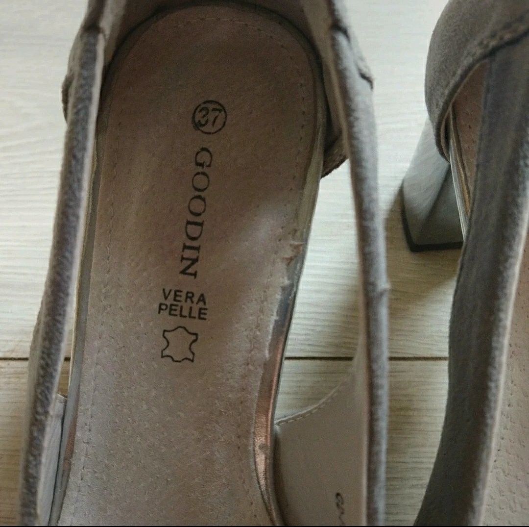 Buty, czółenka na obcasie