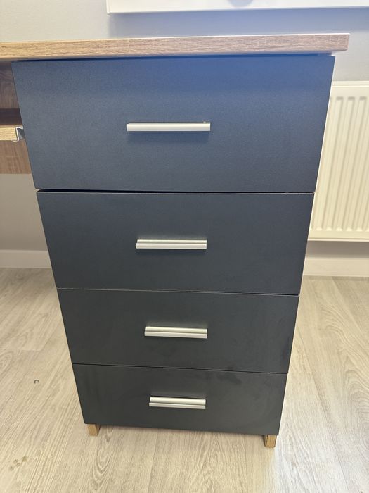 Стіл компʼютерний з полицями