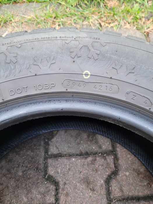 Opony zimowe 215/70/16