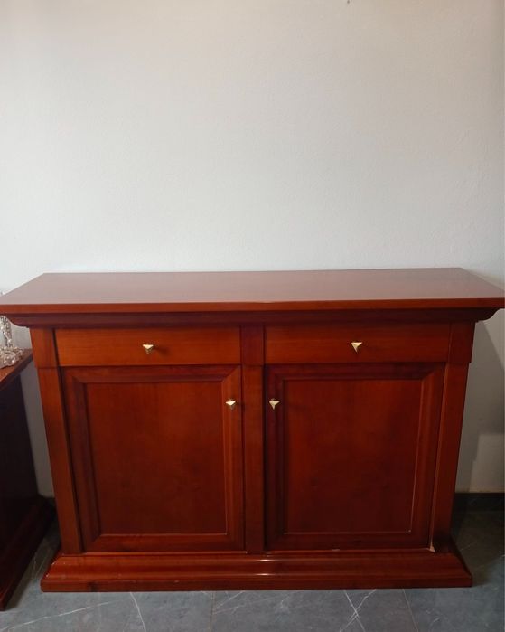 Movel castanho de cerejeira