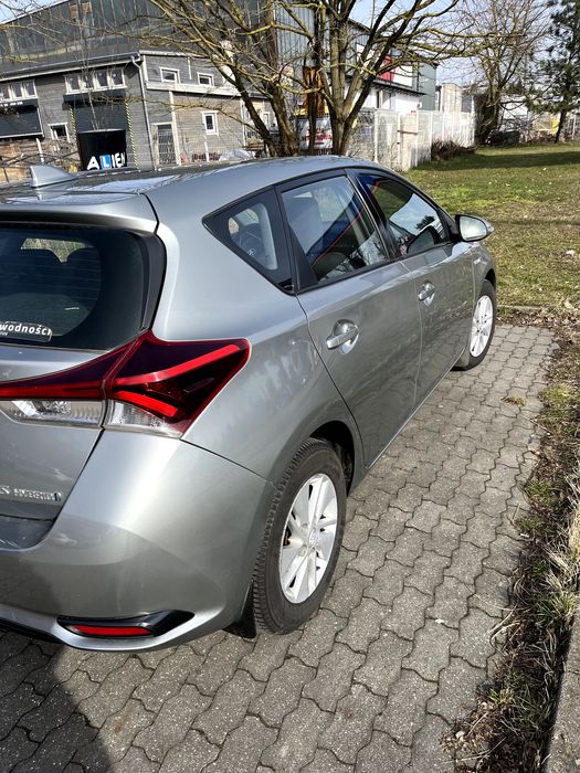 Auto idealne do miasta i na dłuższe trasy, ciche, komfortowe oszczędne