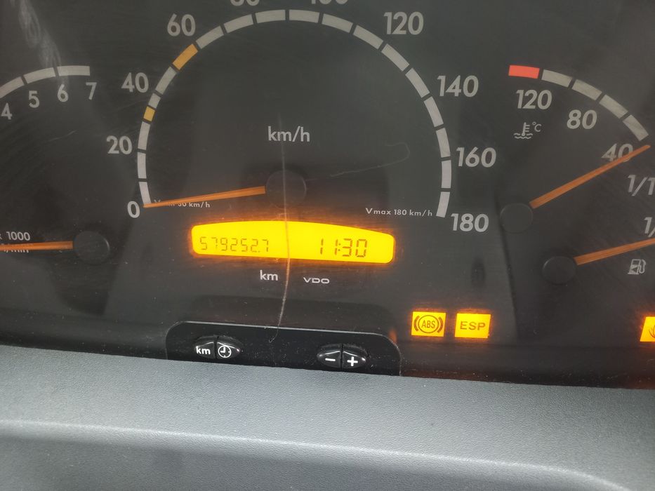 Автомобіль mersedes sprinret