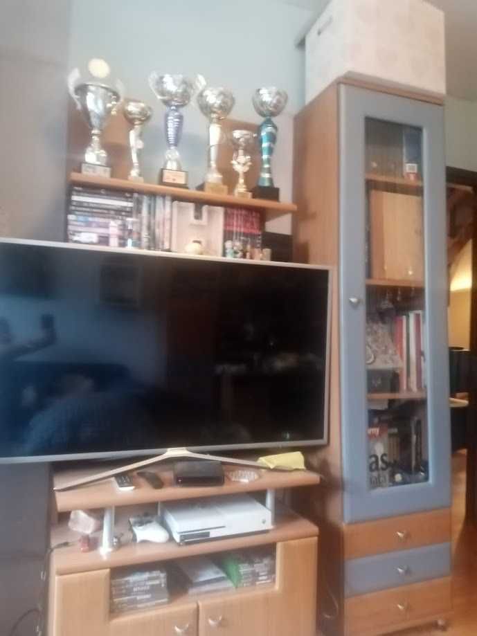 Zestaw MEBLI: Biurko, 3 Witrynki Szafki Stojące, Szafka pod TV