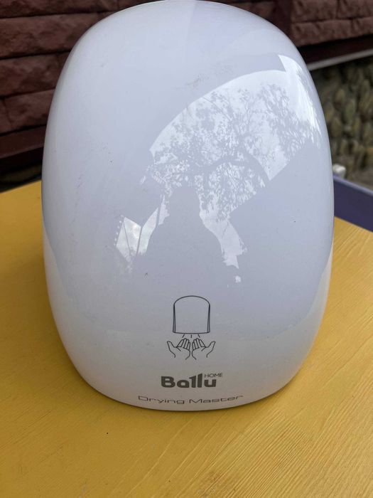 Електросушарка для рук ballu