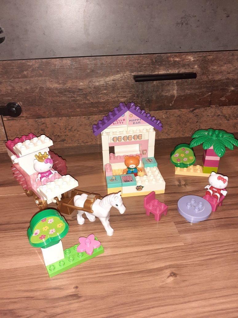Klocki Hello Kitty bar plażowy, kareta księżniczki Lego Duplo GRATIS