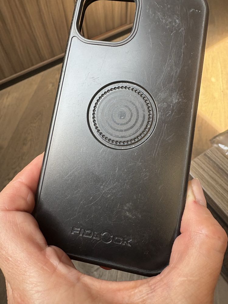 Vacuum etui rowerowe na telefon iphone 13 firmy FIDLOCK