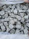 Kostka granitowa szara surowa łupana Kostka oflisowa granit obrzeże