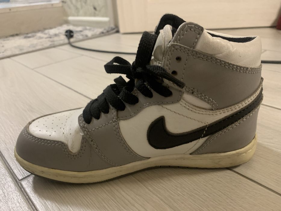 Продам кросівки Nike air Jordan 1 б/у