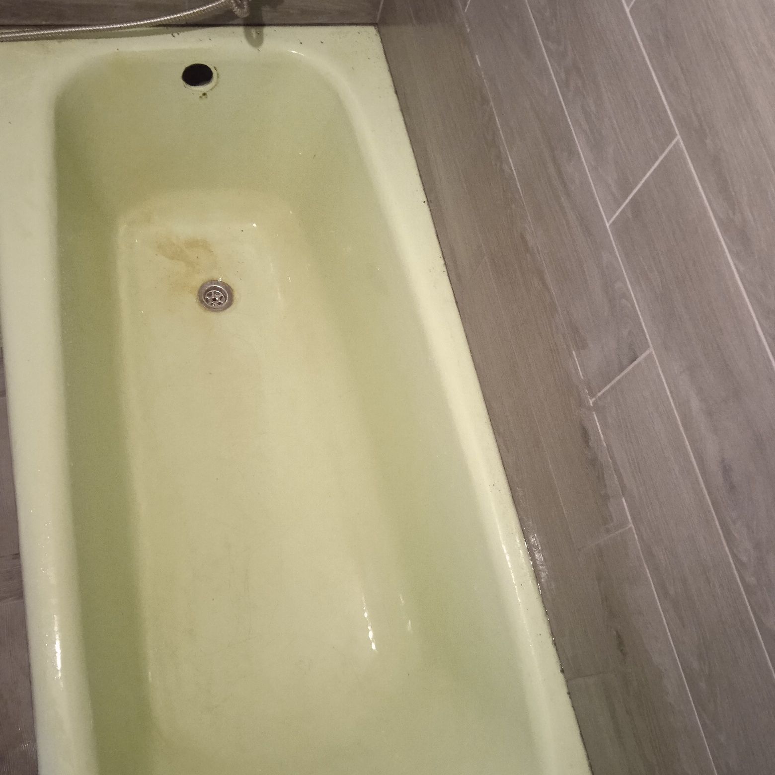 Наливний рідкий акрил для реставрації ванни самостійно