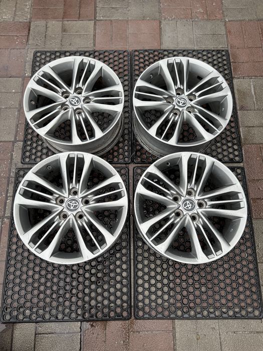 Диски оригінал Toyota Camry rav4 corolla avensis auris 5 114,3 r17