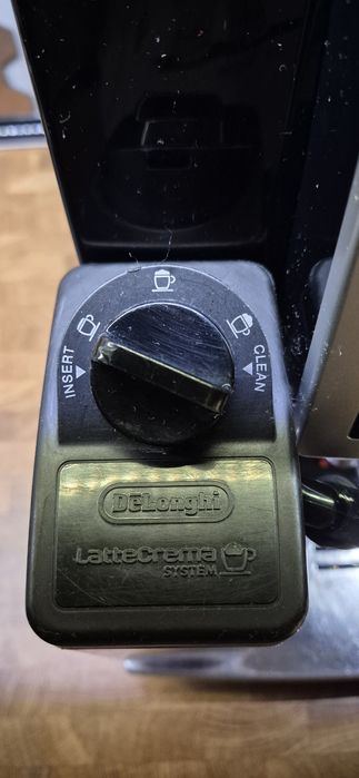 Ekspres ciśnieniowy DeLonghi ECAM23.460.B Cappuccino – czarny