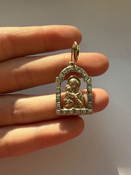 Золота ладанка з діамантами