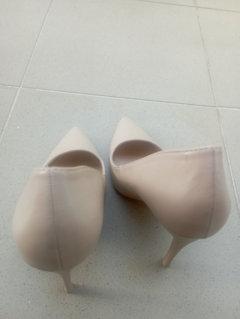 Buty szpilki  DeeZee Beżowe 35