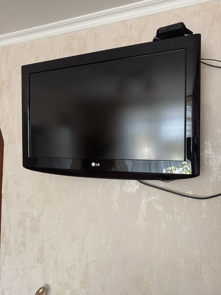 Телевізор LG 32 дюйма (без smart TV) + Т2 в подарунок