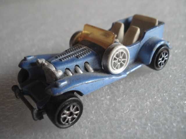 2  antigos carros miniatura Guisval e Majorette