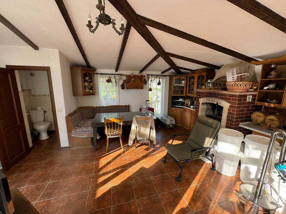 Продаж будинку з ремонтом, з подвір'ям Винники