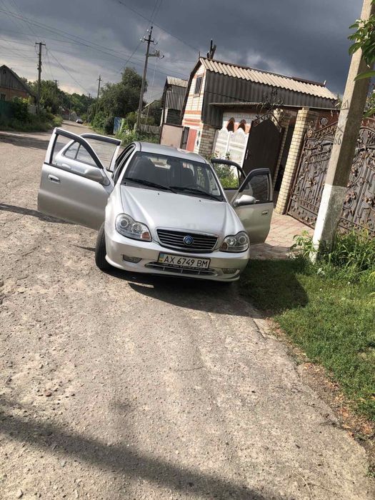 Продам машину не бита не крашина на машине родной пробег