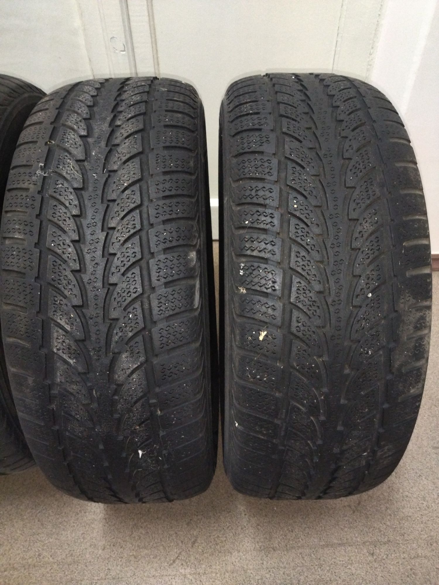 Продам зимові шини Nokian 265/65 R17