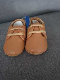 Nowe buciki niemowlęce (dł. 12 cm)