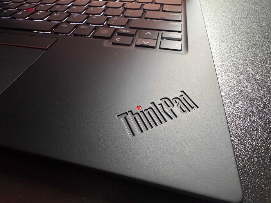 ThinkPad Lenovo ThinkPad X1 Carbon 12 Gen 11 Pro. 32 MB. 1 TB
