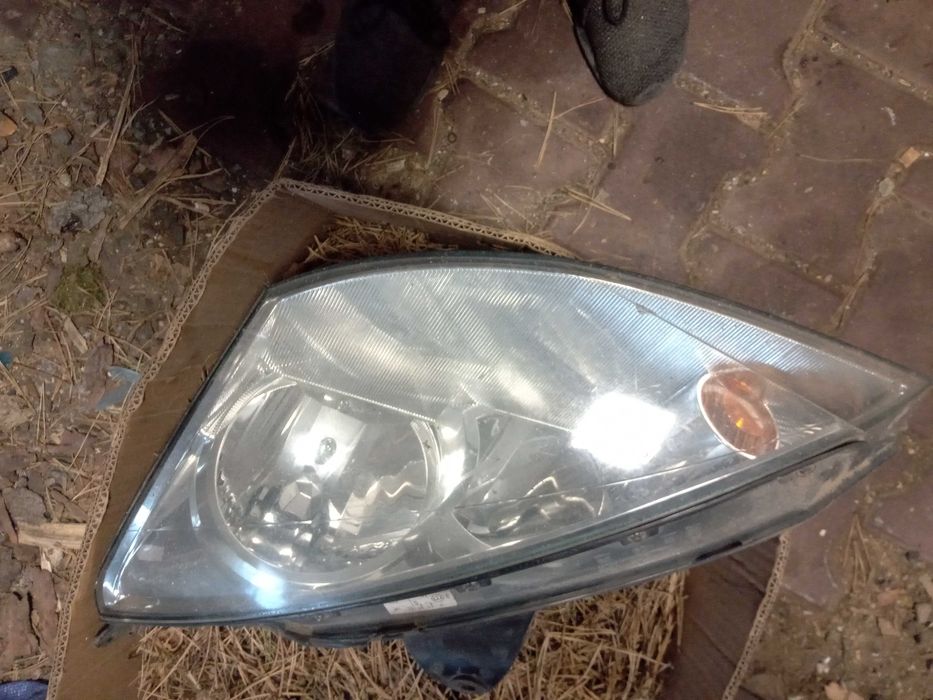 Lampa Focus MK1 lewy przód