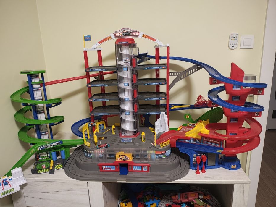 Tor samochodowy + 4 auta