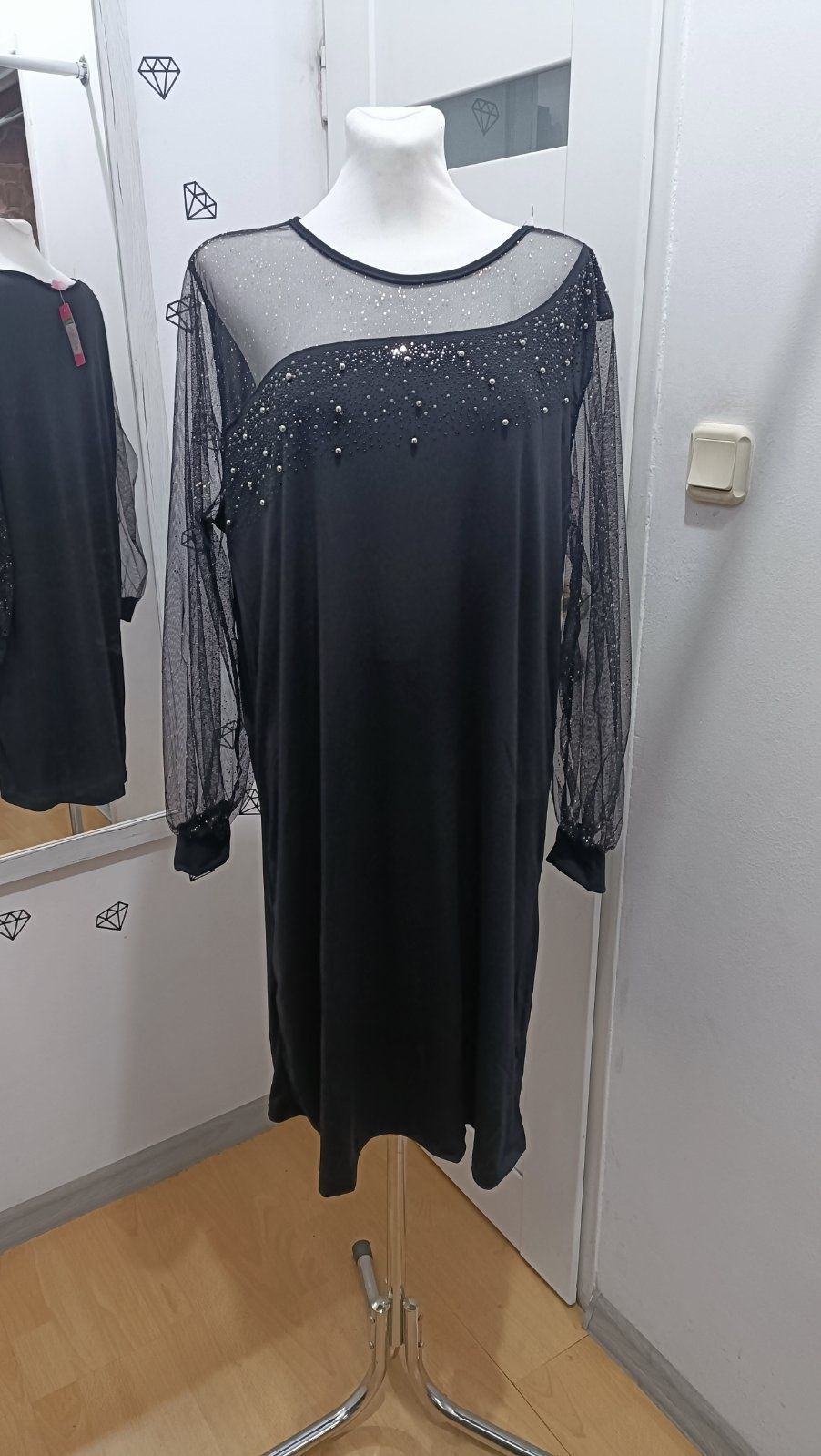 Błyszcząca sukienka plus size tiulowe rękawy elegancka