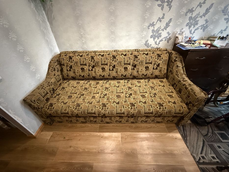 Б/у диван у хорошому стані