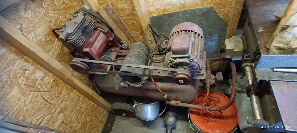 Kompresor robiony dwutłokowy.