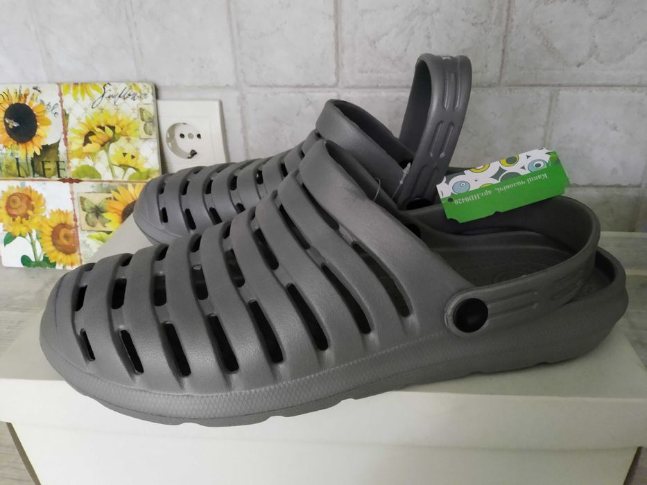 Продам кроксы шлепки шлепанцы мужские.