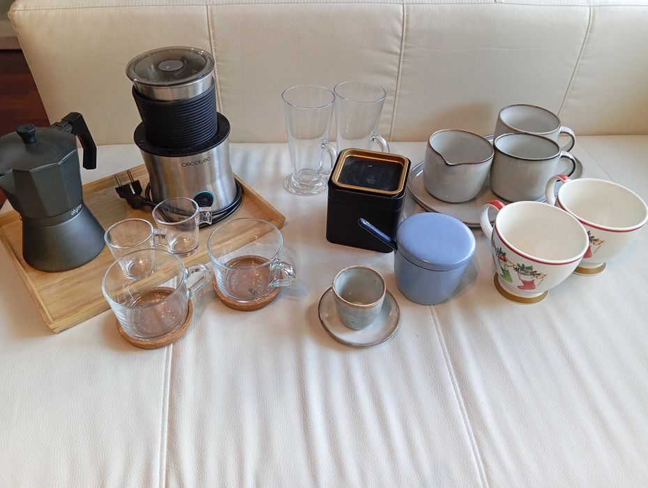 Conjunto para café com cafeteira italiana e espumador de leite