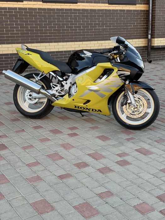 Продам Honda CBR 600 f4