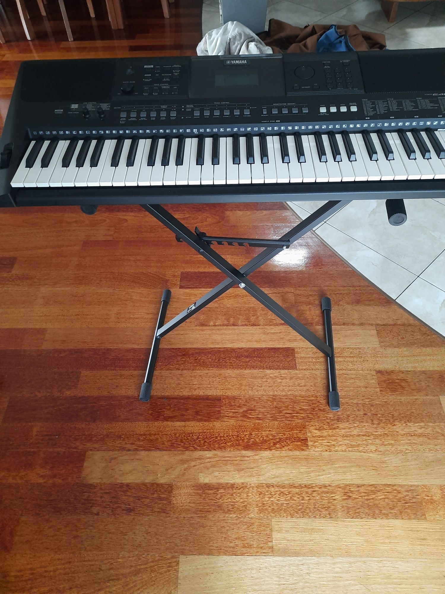 Keyboard yamaha e463