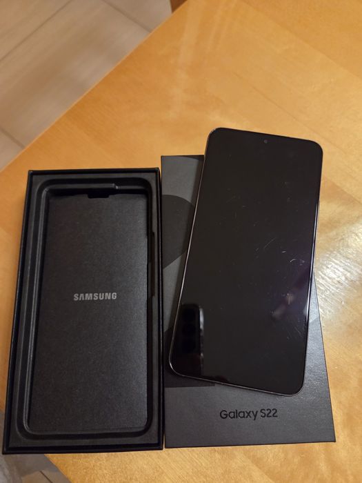 Samsung S22 czarny