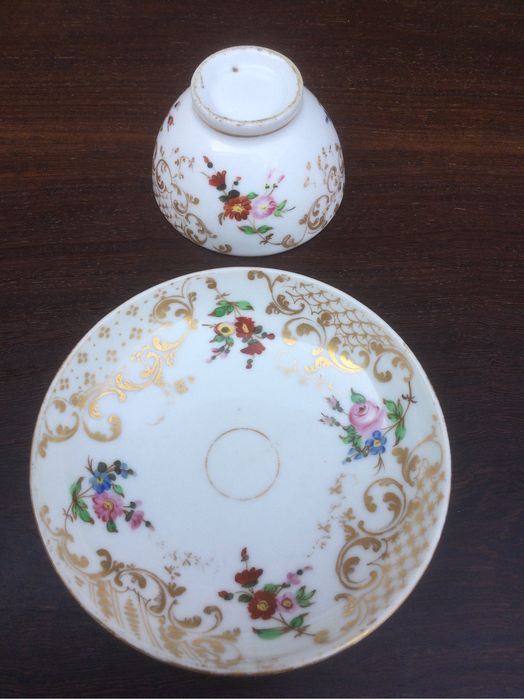 Prato e taça Porcelana chinesa séc XVIII 13,1 cm pintado à mão