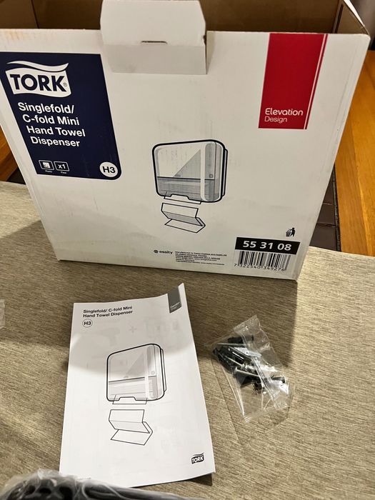 Диспенсер для рушників Tork