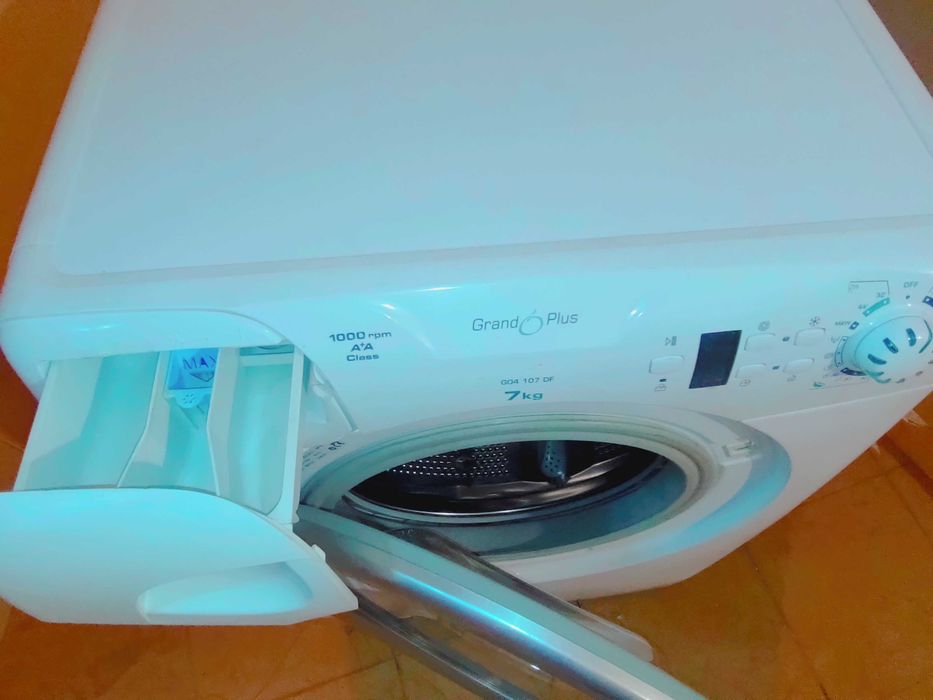 Продам пральну машину б/у  с гарантіей.
