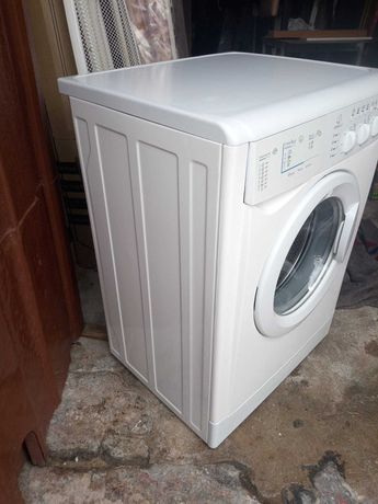 Máquina de Lavar Roupa 6KG Indesit