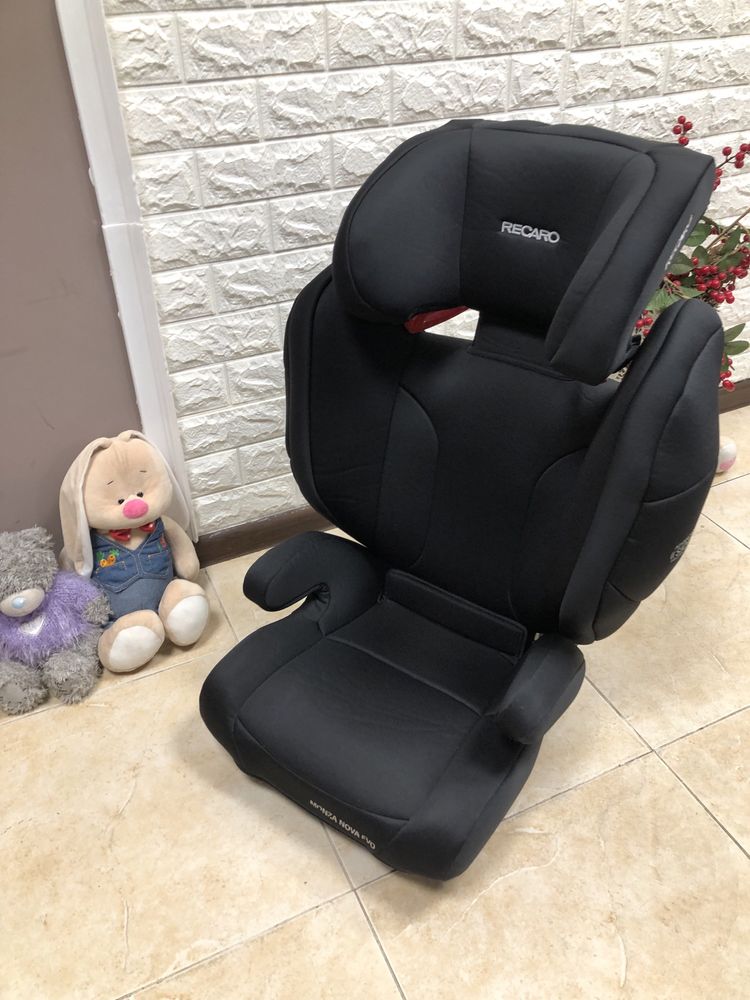 Автокрісло Recaro Monza Nova Evo Seatfix Група 2/3 (15-36 кг) бустер