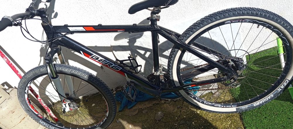 Bicicleta Berg amortecedores e catracas trocadas em dia, toda Shimano!