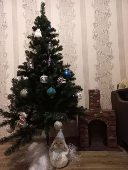 Ялинка новорічна