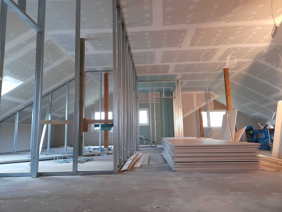 Szpachlowanie, gładzie, cekolowanie, sufity podwieszane, poddasza.