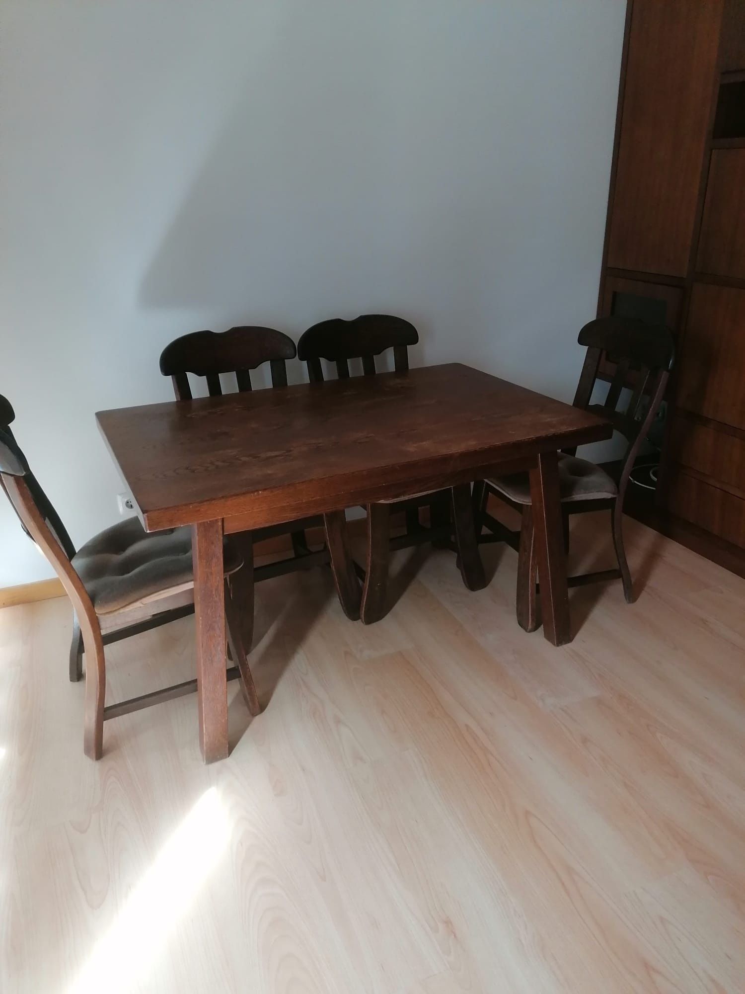 Mesa com 4 cadeiras