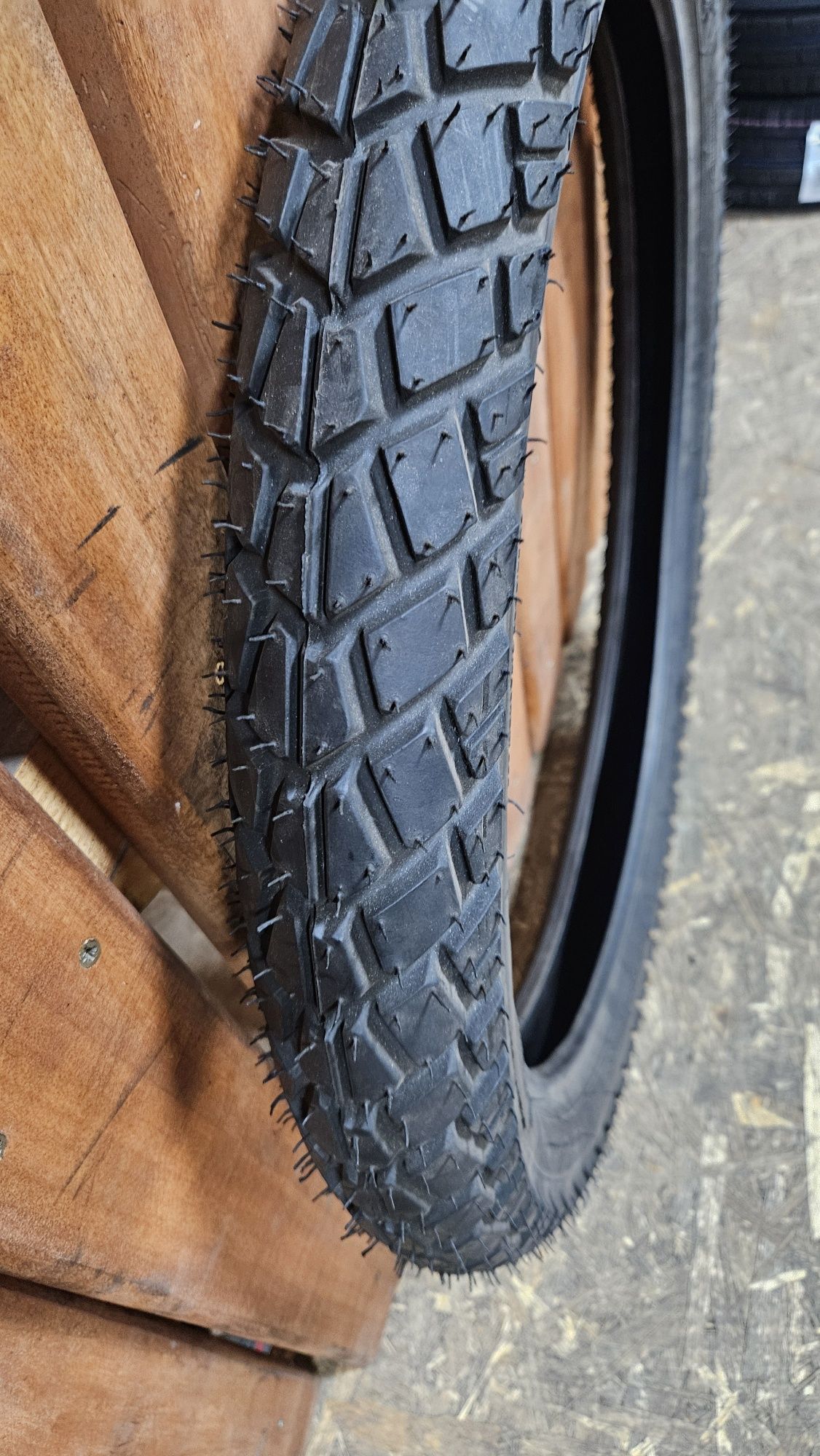 Opona 90.90.90.21 Pirelli nowa