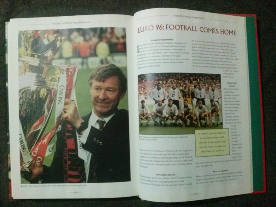 Книга Pictorial History of English Football (привезена iз закордону)