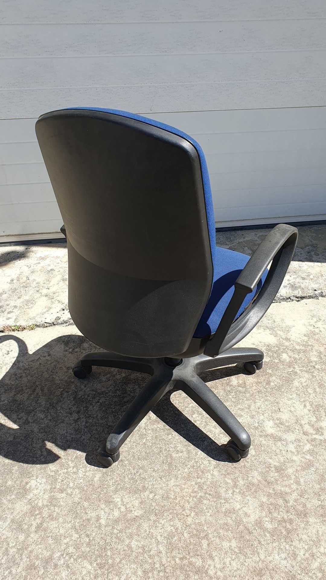 Cadeira de escritório usada