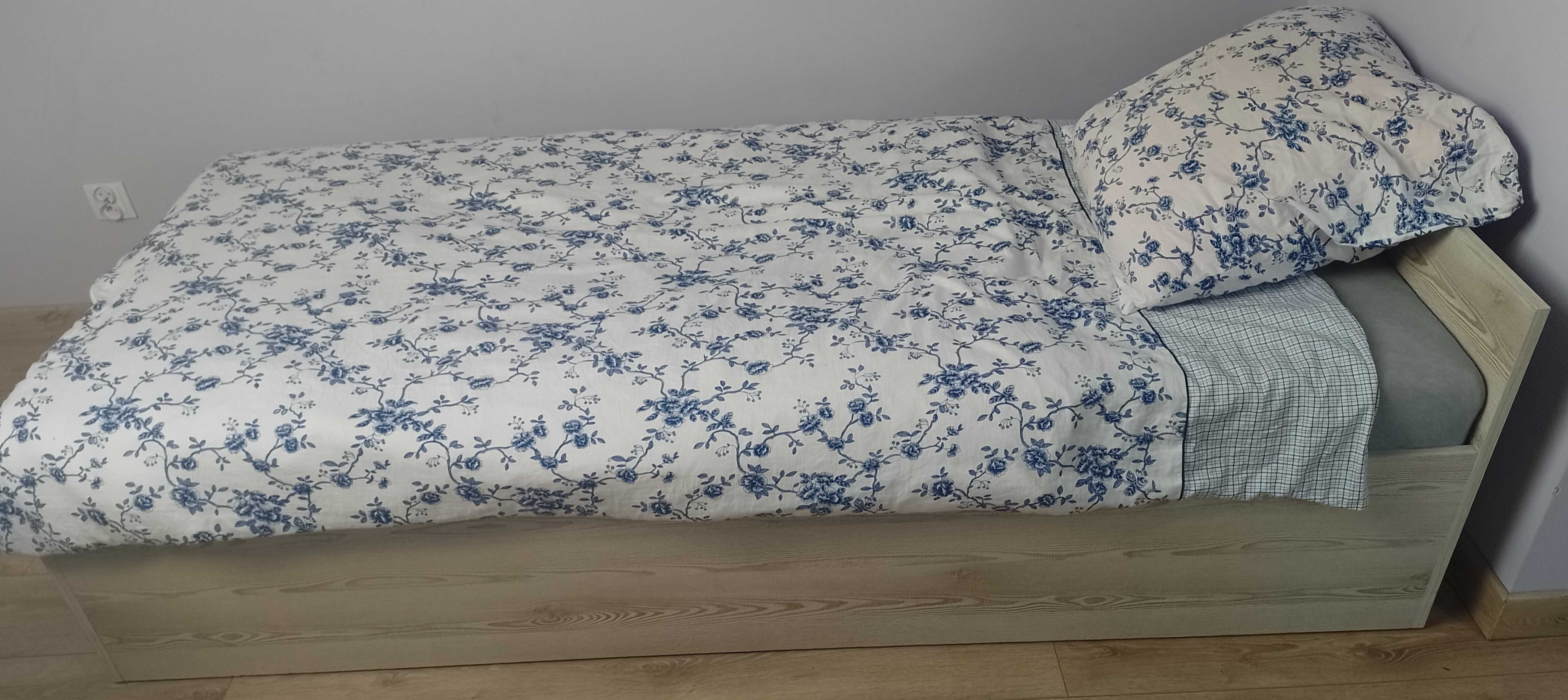 Zestaw mebli do pokoju ze skosami