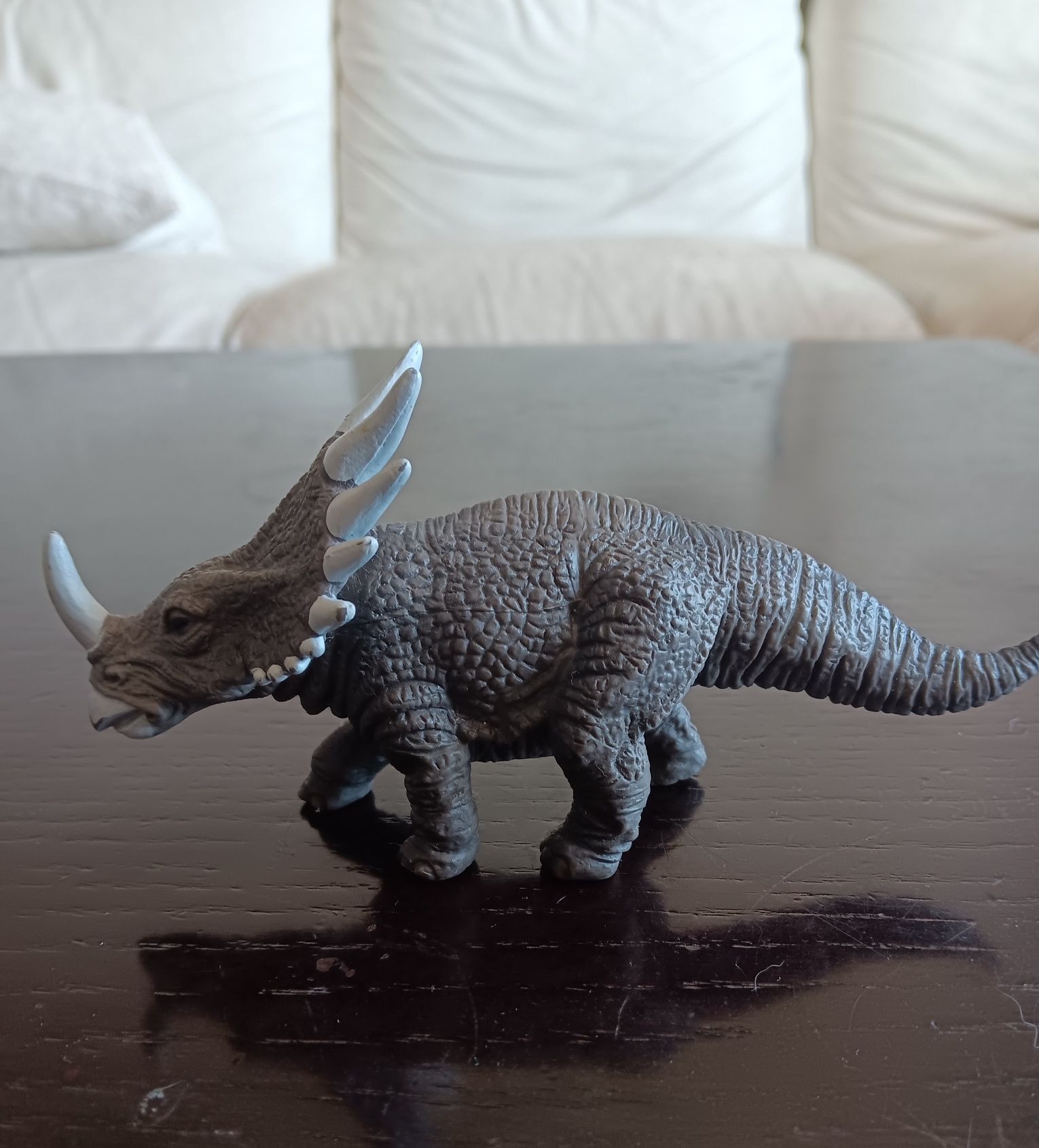 Triceratops - dinossauro de brincar