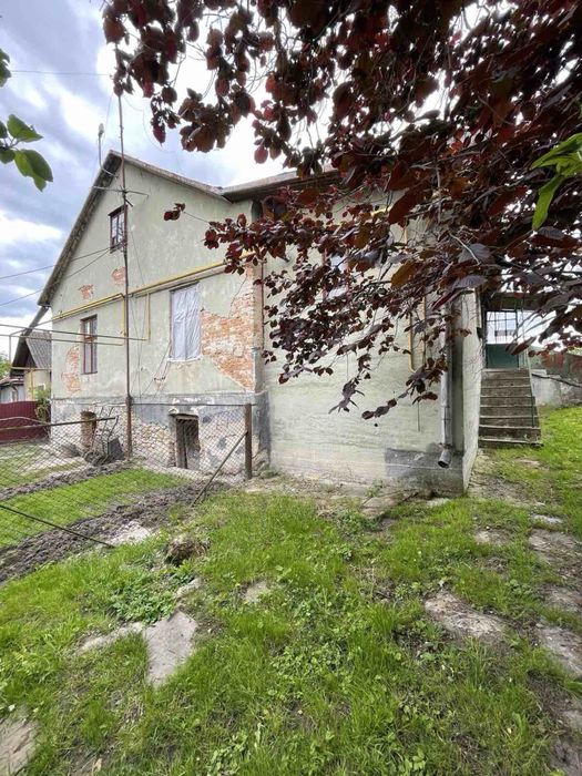 Цегляний будинок 80м2 з земельною ділянкою 10сот, Добромиль (центр)